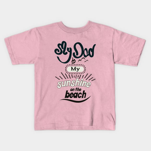 My Dad is my sunshine on the beach (dark bold) Kids T-Shirt by ArteriaMix